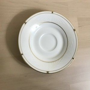 TRADITIONS 2000 Noritake Philippines 7801 Cecile White Gold Patterns
